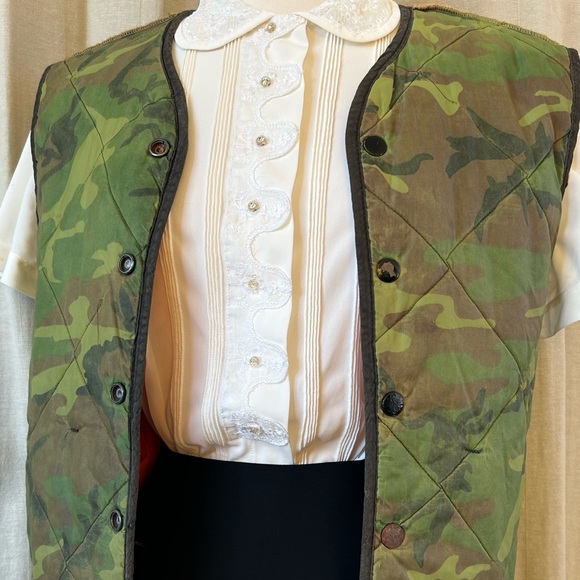 Camo Print Boxy Liner Puff Vest (Reversible, Long Tail Hem) - Picture 3 of 4